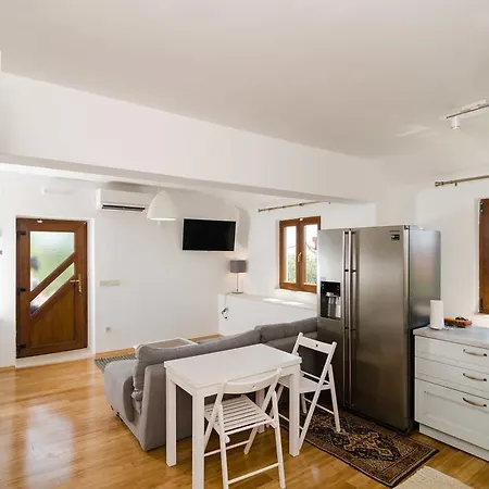 Grandma Summer House 3*