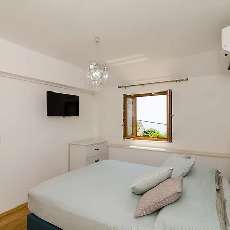 Grandma Summer House 3*