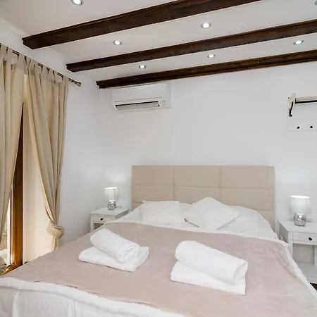Grandma Summer House 3*